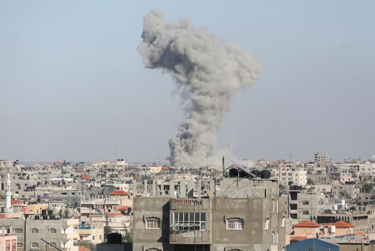 Smoke rises following Israeli strikes, amid the ongoing conflict between Israel and the Palestinian Islamist group Hamas, in Rafah in the southern Gaza Strip May 6, 2024. REUTERS/Hatem Khaled