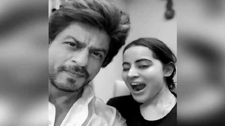 Urfi Javed's selfie with Shah Rukh Khan turns out to be fake